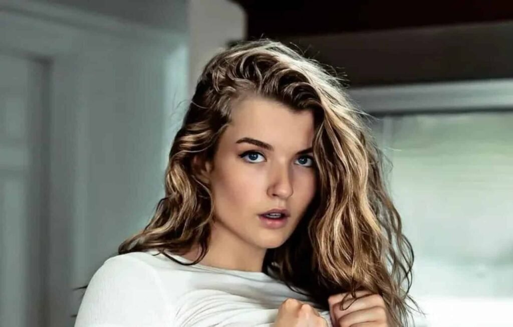 mia melano age