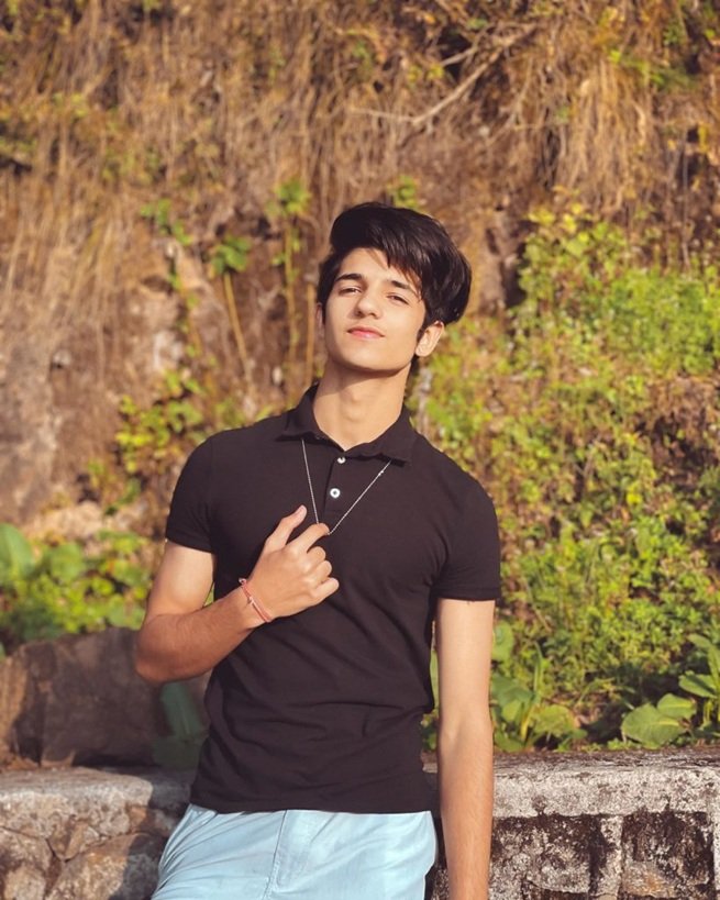 tarun kinra age