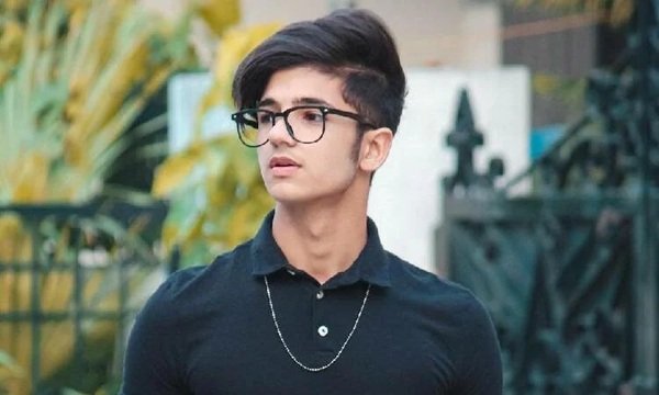 tarun kinra age