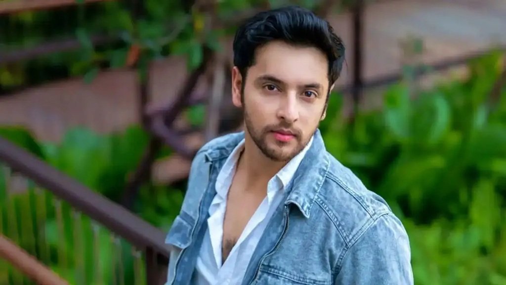 shivam khajuria age
