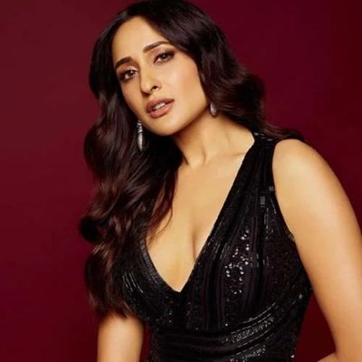 pragya jaiswal age