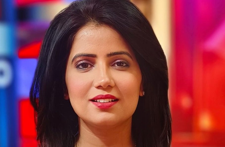 anchor priyanka age
