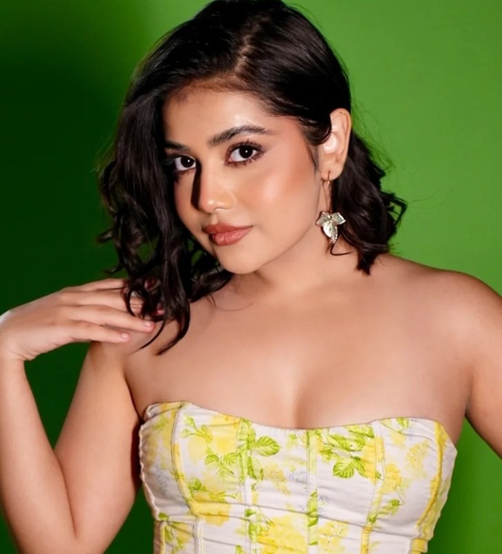 dolly javed age